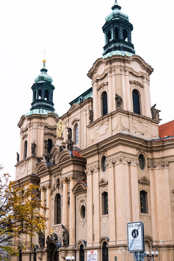 布拉格老城广场捷克共和国圣尼古拉斯垂直拍摄教堂