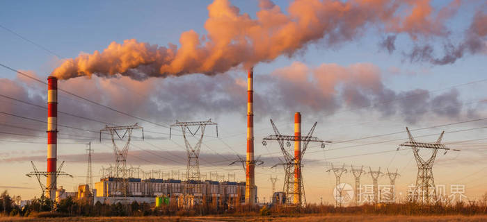 化工厂烟囱排放大量温室气体空气环境污染的概念