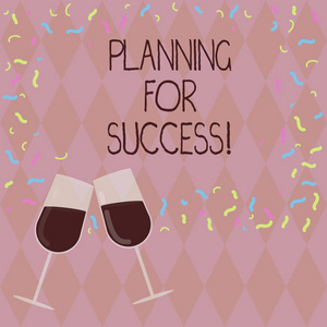 显示成功规划的书写笔记。商业照片展示了设定目标的过程和关键行动, 以实现填充葡萄酒玻璃庆祝与分散的五彩片
