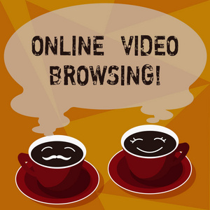显示在线视频浏览的文本符号。浏览视频内容的概念照片交互过程为他和她的咖啡脸图标与空白蒸汽
