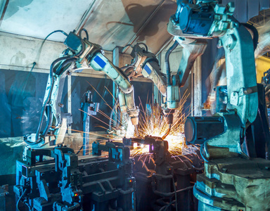 汽车厂的焊接机器人运动