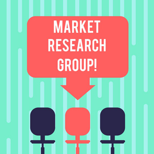 文字文字市场研究组。用于收集目标市场或客户的信息的业务概念空白颜色箭头指向三个旋转椅照片中的一张