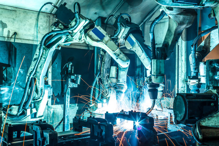 汽车厂的焊接机器人运动