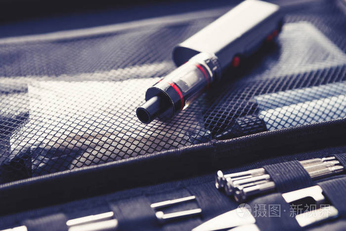 维修,维护抽气装置模型.为现代电子烟装置升级零件,备件.