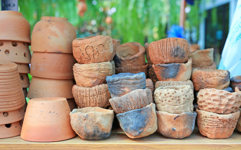 陶土粘土. 植物花盆(兵马俑).照片