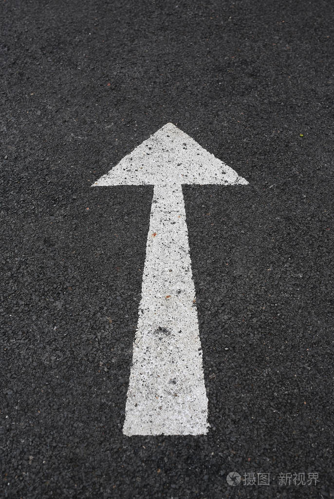 道路上的箭头标记标志
