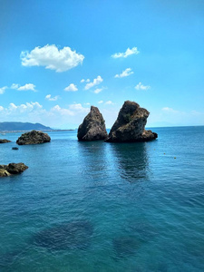 地中海蓝色和深邃的天空