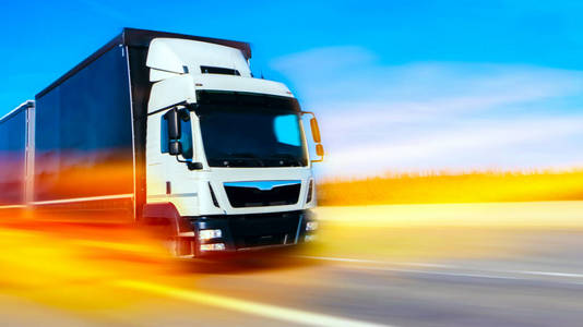 商业运输。 卡车运输集装箱。 商业运输。 卡车运输集装箱。 欧洲货运。 工业基础设施。