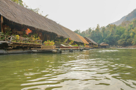 泰国夸伊河上的村庄