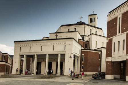 在拉吉维尼基的避难所。教皇约翰保罗二世的中心。每年有数百万来自世界各地的朝圣者来参观它。