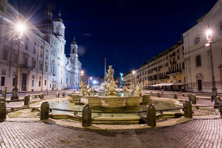 夜景纳沃纳罗马广场。 意大利