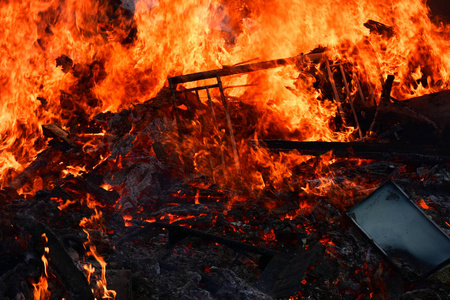 火灾危险图片-火灾危险素材-火灾危险插画-摄图新视界