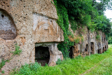 意大利拉齐奥的萨特里。 罗马时期的马术墓地