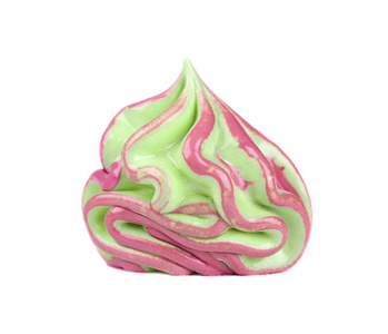 粉红色和绿色的奶油漩涡, 隔离在白色的背景。带切碎的蛋清, 带剪裁路径