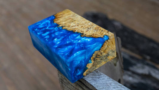 铸造环氧树脂稳定剂伯伦木材，蓝天抽象背景