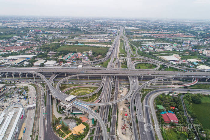 俯瞰城市道路图片