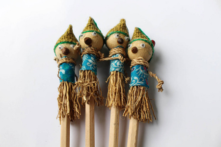 以稻草人为装饰的传统铅笔..异国情调。