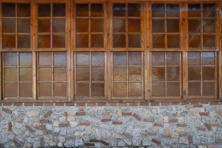 木制窗户的照片