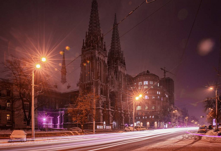 罗马天主教大教堂基辅乌克兰夜灯