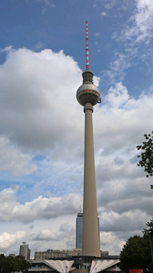 柏林德国2017年8月19日电视塔通信也被称为德语Fernsehturm。