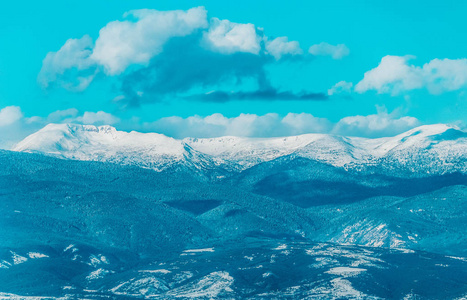 山峰雪山美丽的自然冬季背景 山顶的冰蓝色天空背景 高山景观 照片 正版商用图片17xz4r 摄图新视界
