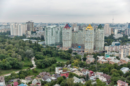 从基辅市中心城市景观首都乌克兰上空俯瞰基辅城市天际线。