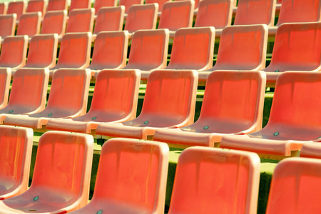体育场座位是红色的。 足球或棒球场论坛没有球迷。 游戏结束了。