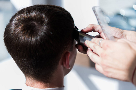 有什么软妹发型剪发男理发店.