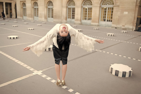 美女女孩享受旅行的女孩的自由和快乐照片