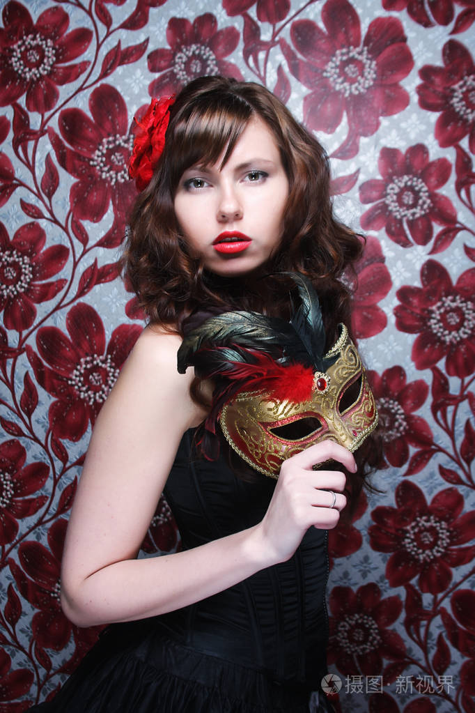 性感的女人戴着面具