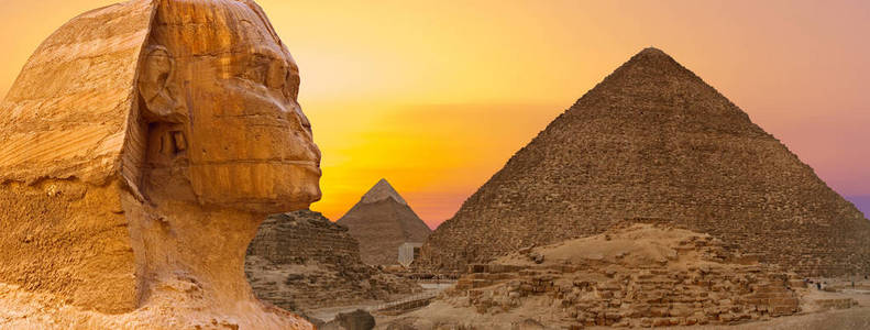 狮身人面像在埃及大金字塔的背景下。 非洲吉萨高原。