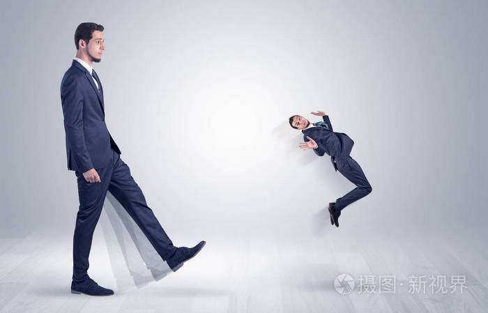 踢出小商人的巨型商人jpg