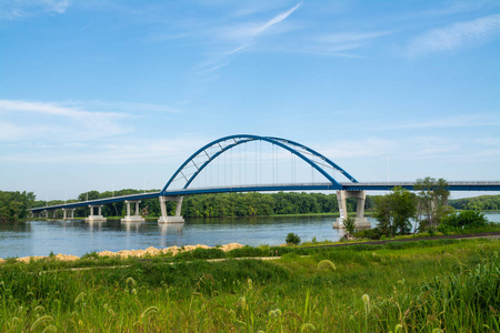 密西西比河上的草原萨布拉桥。美国伊利诺斯州草原