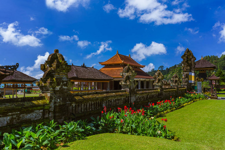 印尼巴厘岛普拉乌伦达努寺旅游建筑背景