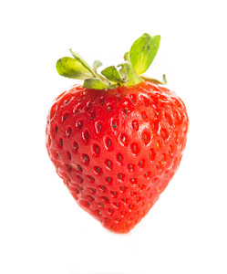 新鲜草莓的特写镜头。 孤立于白色背景