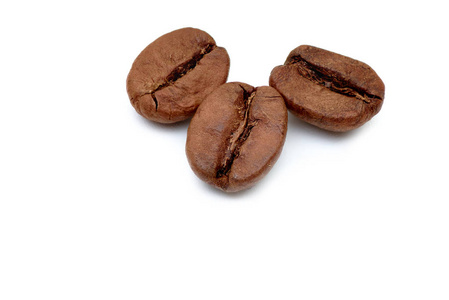 白色背景的咖啡豆，宏观视野中的大片咖啡豆