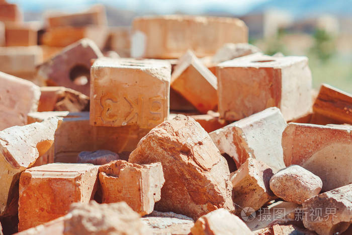 一堆砖头