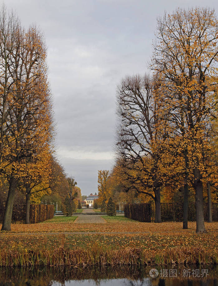 德国汉诺威市秋天的赫伦豪森花园