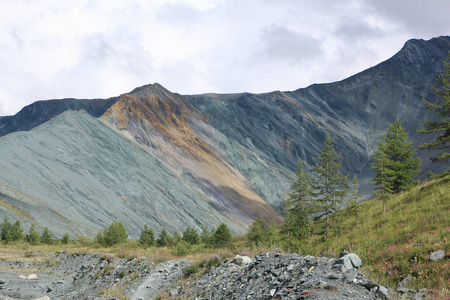 俄罗斯阿尔泰山色山和峡谷景观