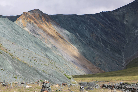 俄罗斯阿尔泰山色山和峡谷景观