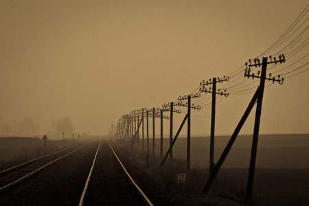 中欧的旧铁轨。