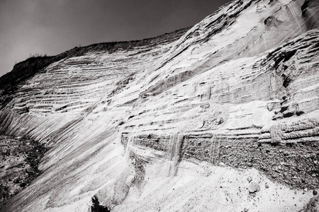 砾石坑中的沙墙.照片