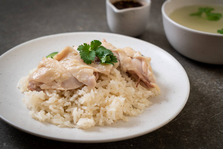 海南鸡饭或蒸鸡饭亚洲菜式