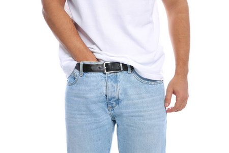 男人在白色背景特写上挠裆. 烦人的痒照片