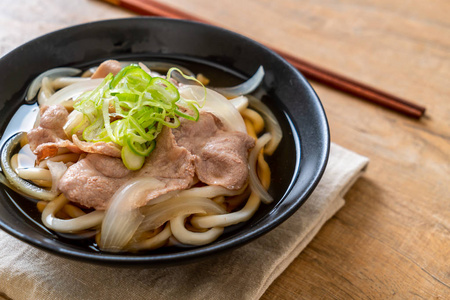 蜀玉乌冬拉面与猪肉蜀玉拉面日本食品风格