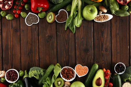 健康食品清洁饮食选择。 水果蔬菜种子超级食品谷物叶蔬菜。 素食或素食