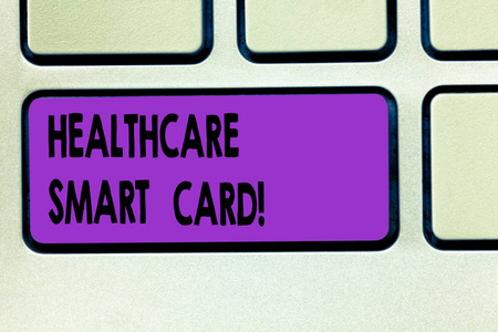 文字书写文字保健智能卡。 具有病人基本知识的卡片的商业概念是健康记录键盘键意向创建计算机消息按键盘的想法