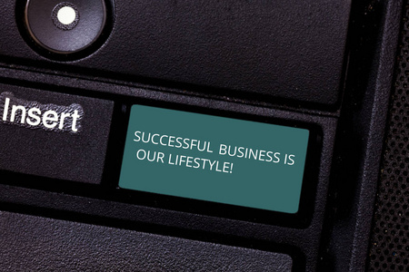 概念写作显示成功的企业是我们的生活方式。商业照片展示用于在质量公司工作键盘键意图创造计算机消息的想法