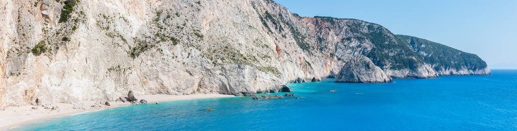 美丽的夏季PortoKatsiki海滩上的爱奥尼亚海全景莱夫卡达，希腊