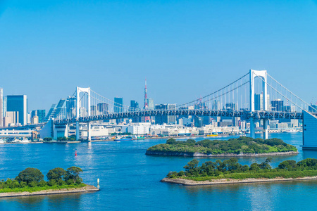 美丽的建筑，用彩虹桥建造东京的城市景观